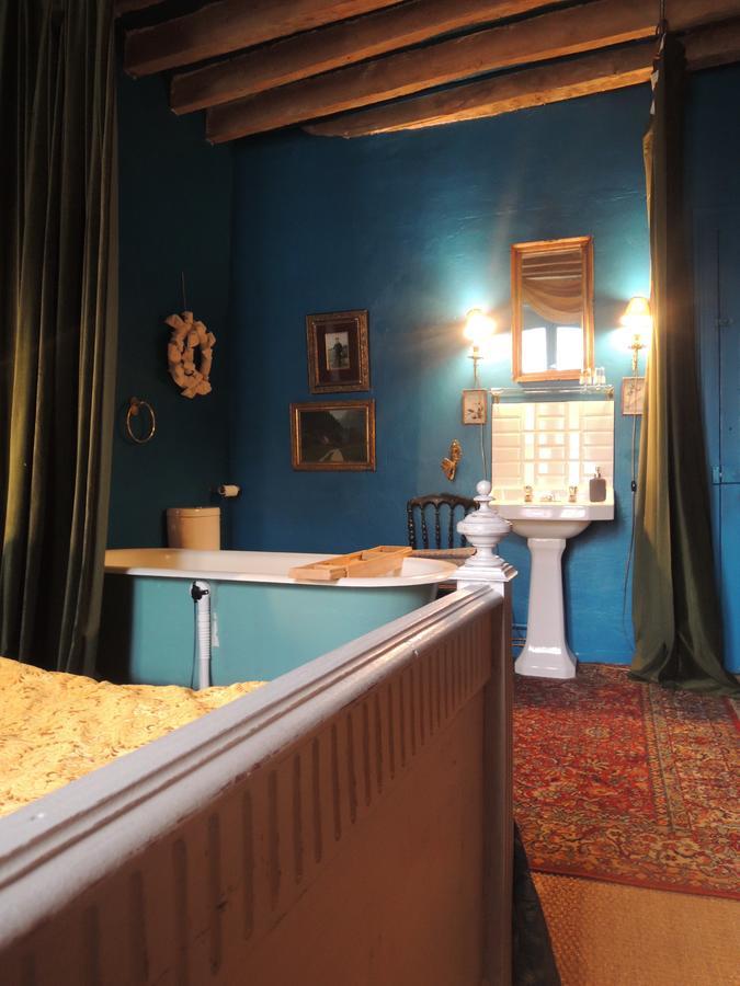 Maison D'Hotes "Les Volets Verts" Et Sa Brocante Ecueille Экстерьер фото